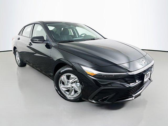 2026 Hyundai Elantra SE's photo