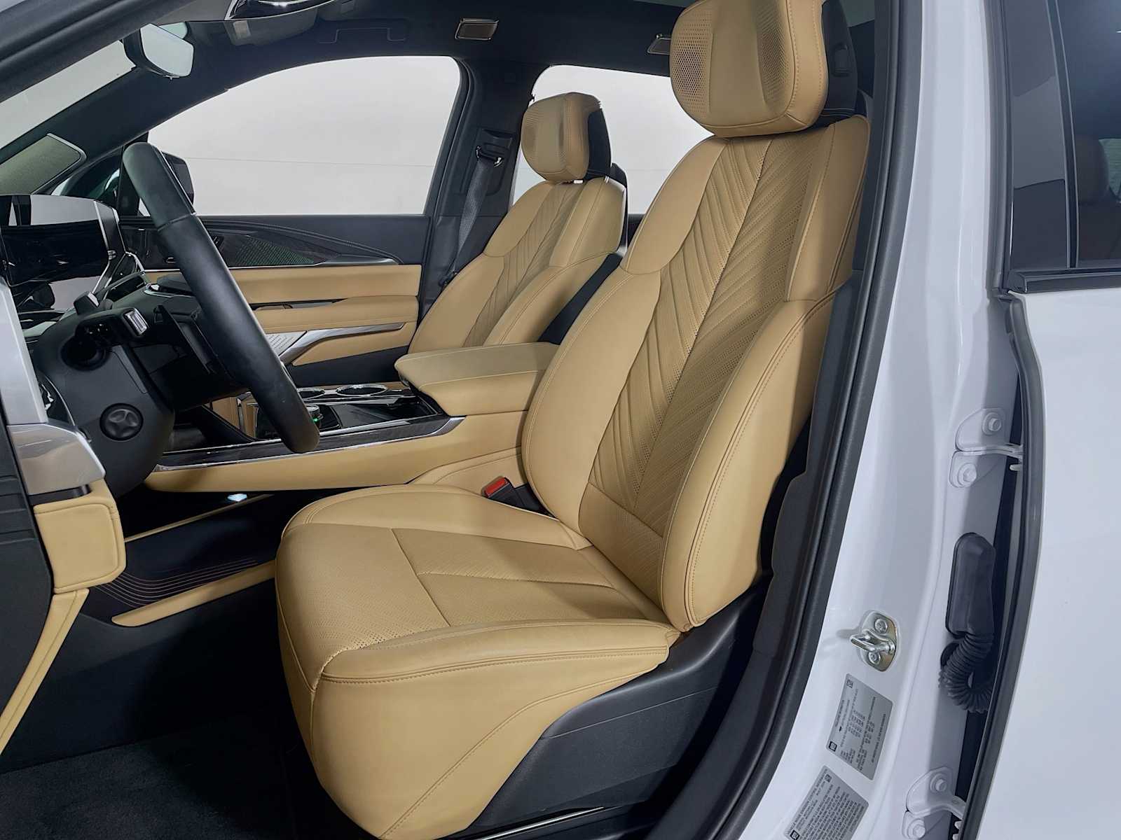 2025 Cadillac Escalade IQ Luxury photo 4