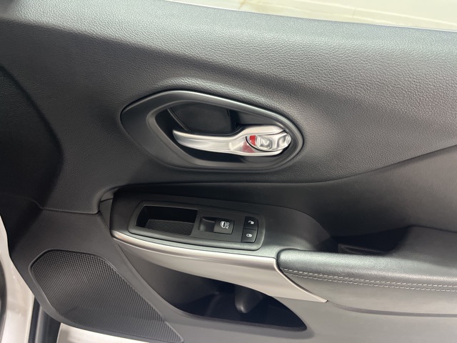 2020 Jeep Cherokee Limited photo 22