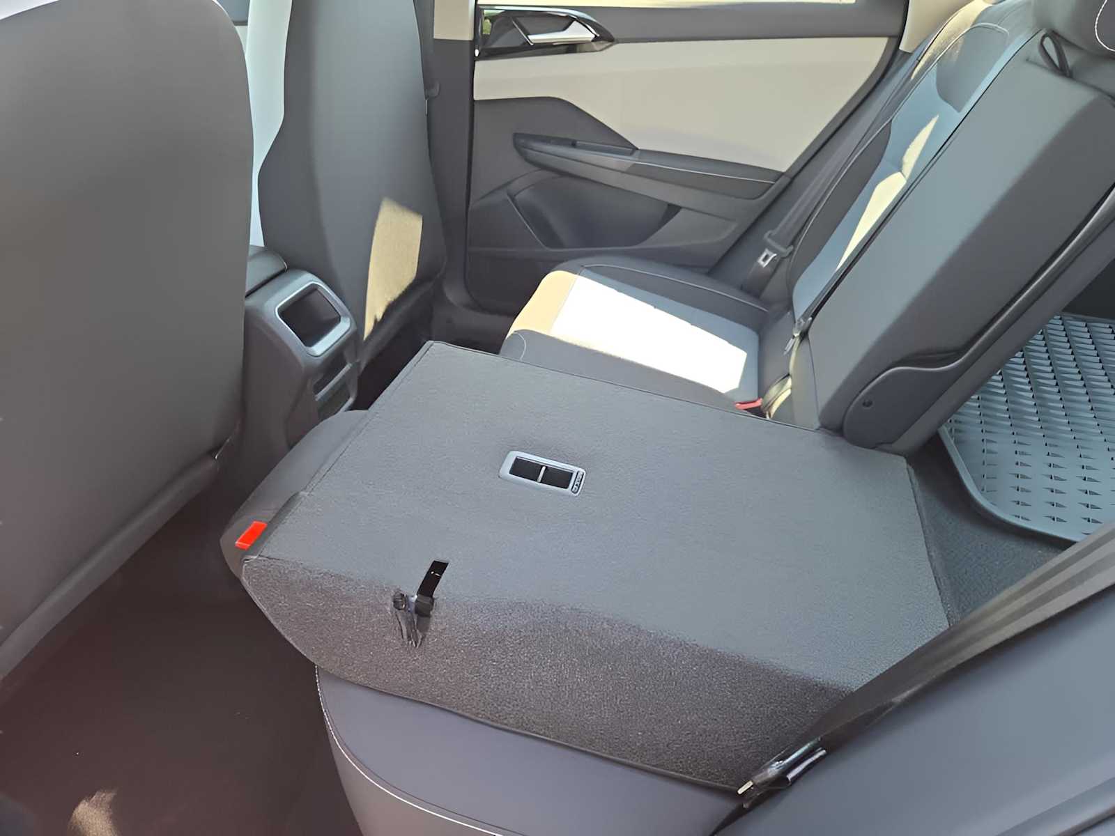 2025 Volkswagen Taos S photo 29