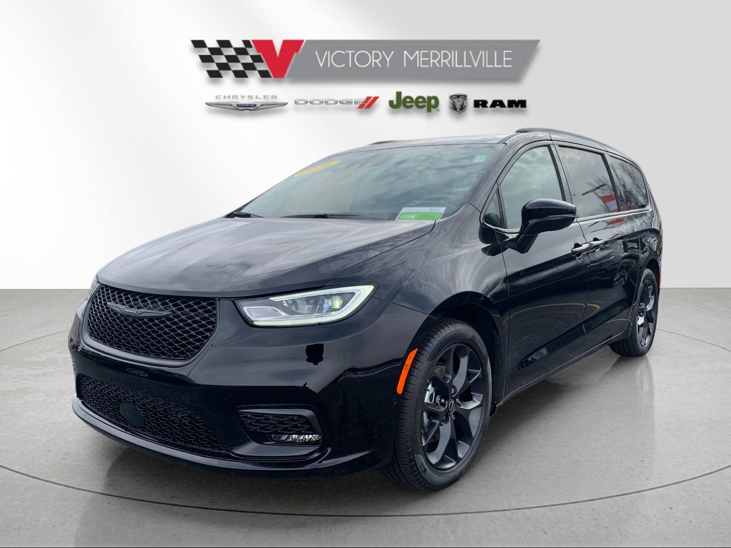 2026 Chrysler Pacifica Limited's photo