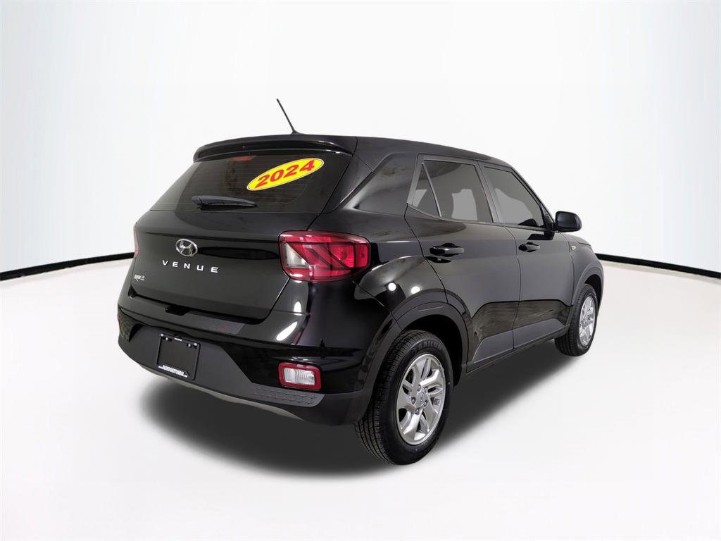 2024 Hyundai Venue SE photo 2