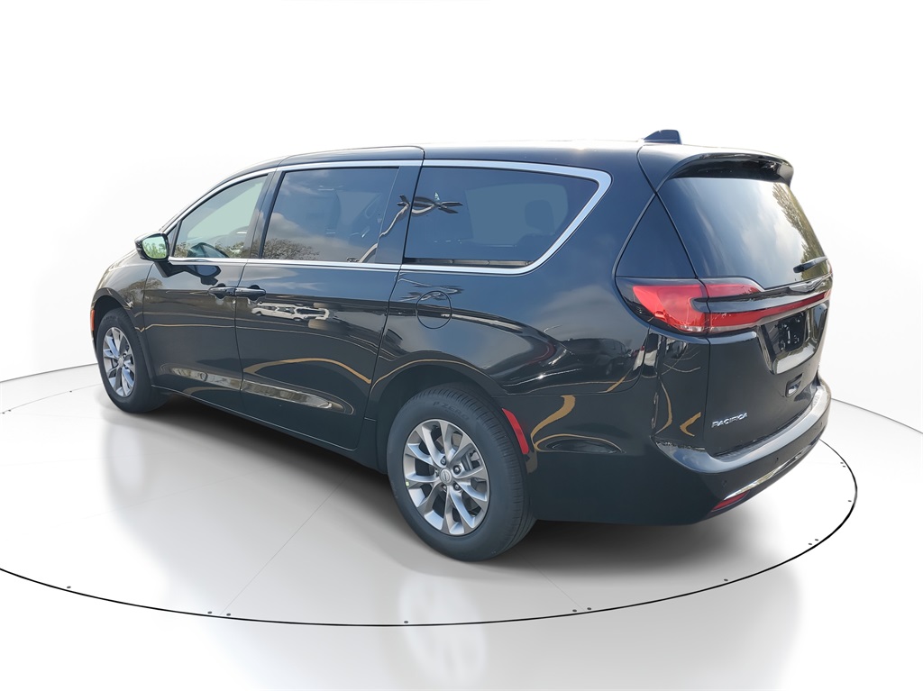 2026 Chrysler Pacifica photo 3