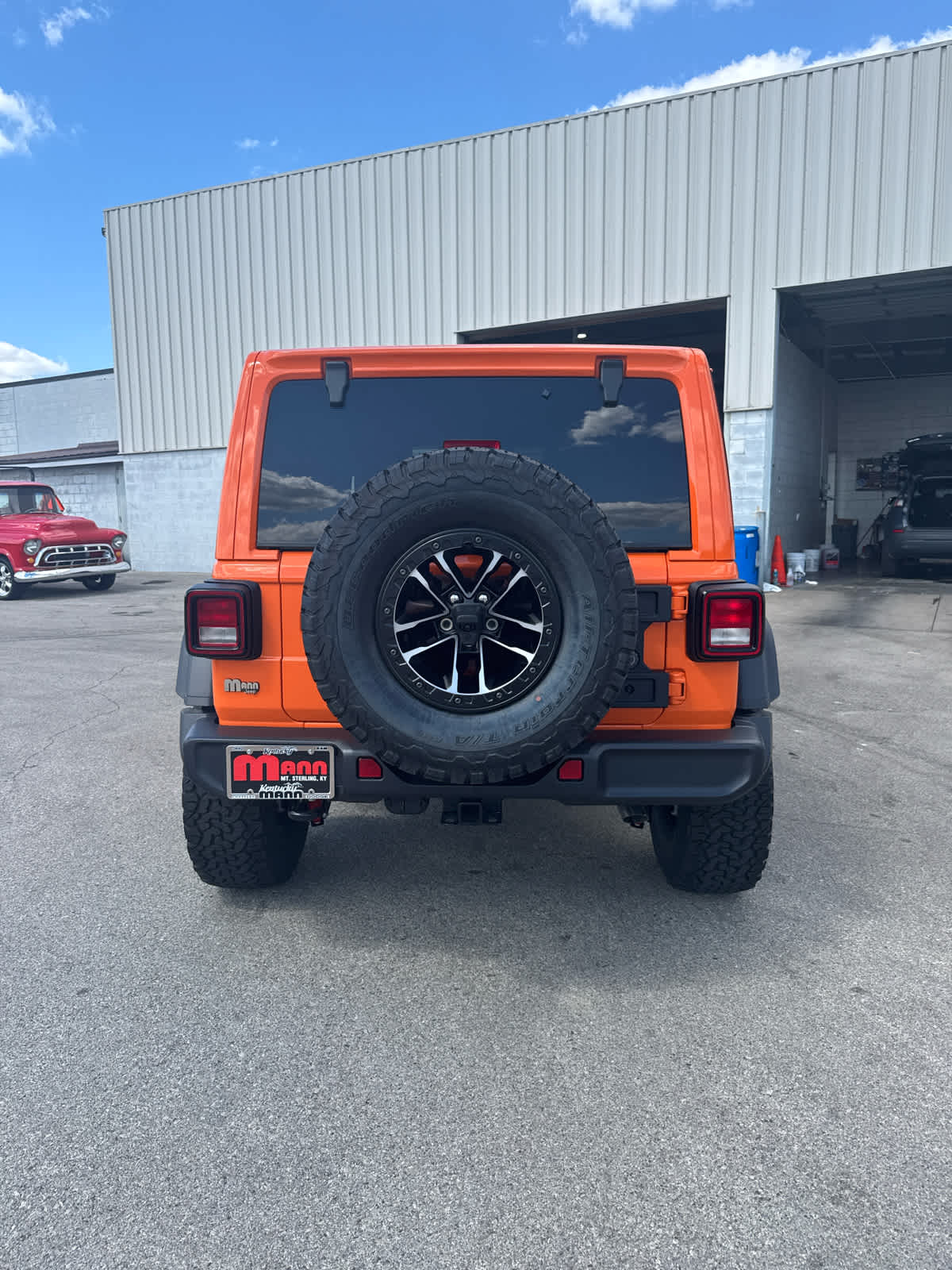 2025 Jeep Wrangler Willys photo 4