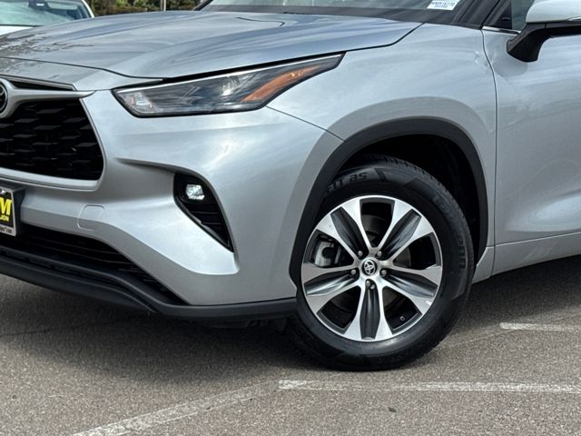 2023 Toyota Highlander XLE photo 3