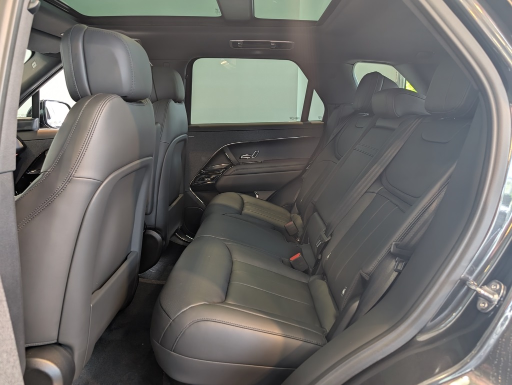 2025 Land Rover Range Rover Sport SE photo 21