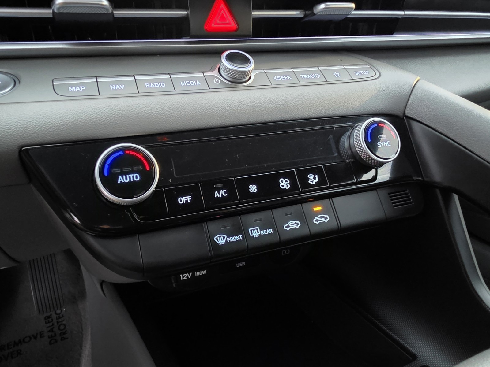 2024 Hyundai Elantra SEL photo 25