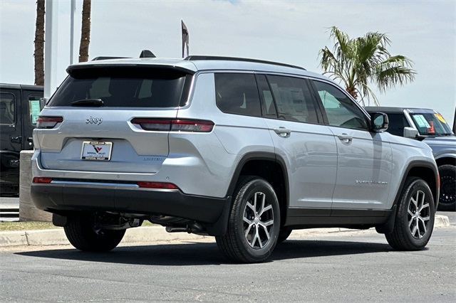 2025 Jeep Grand Cherokee Limited photo 3