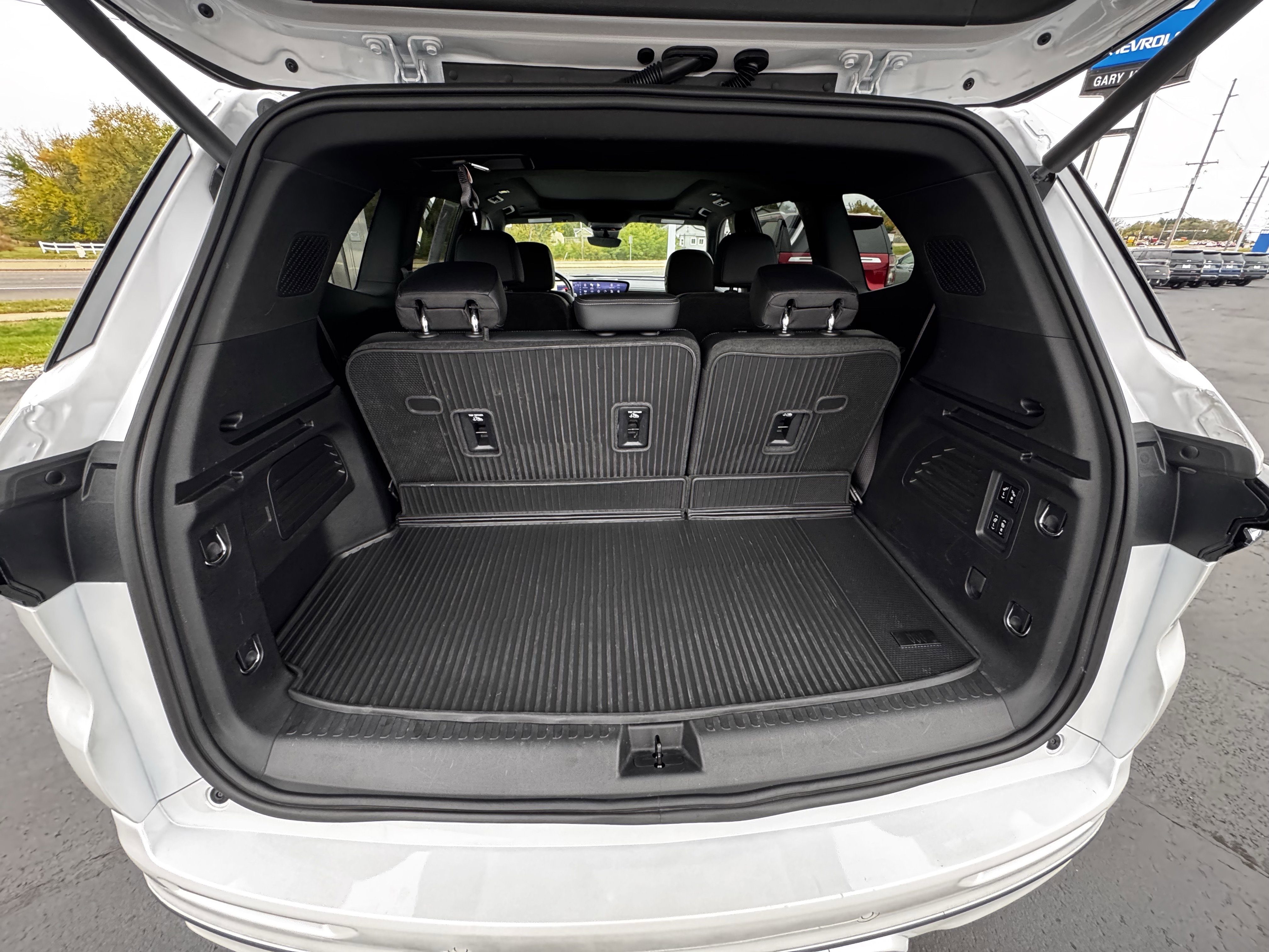 2025 Buick Enclave Avenir photo 3