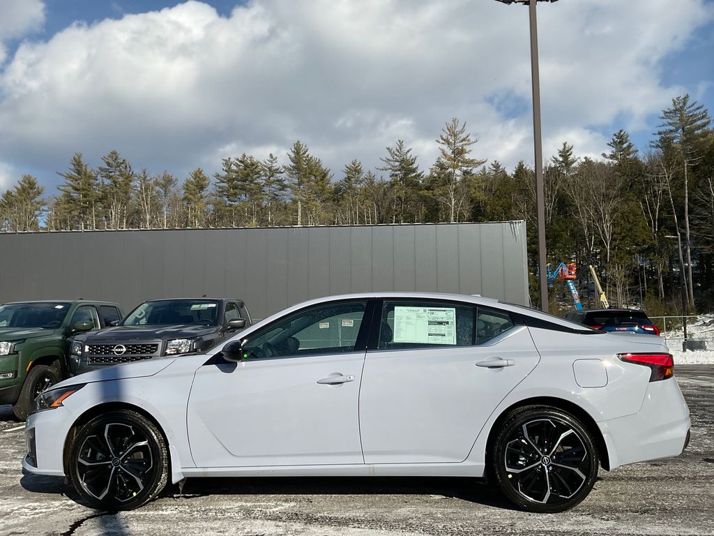 2025 Nissan Altima 2.5 SR photo 5
