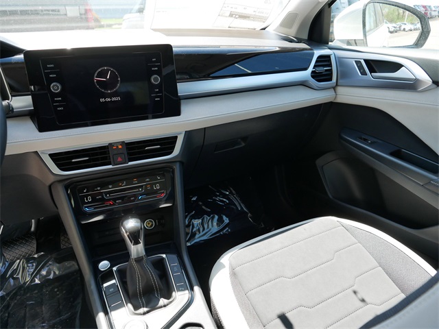 2025 Volkswagen Taos SE photo 7
