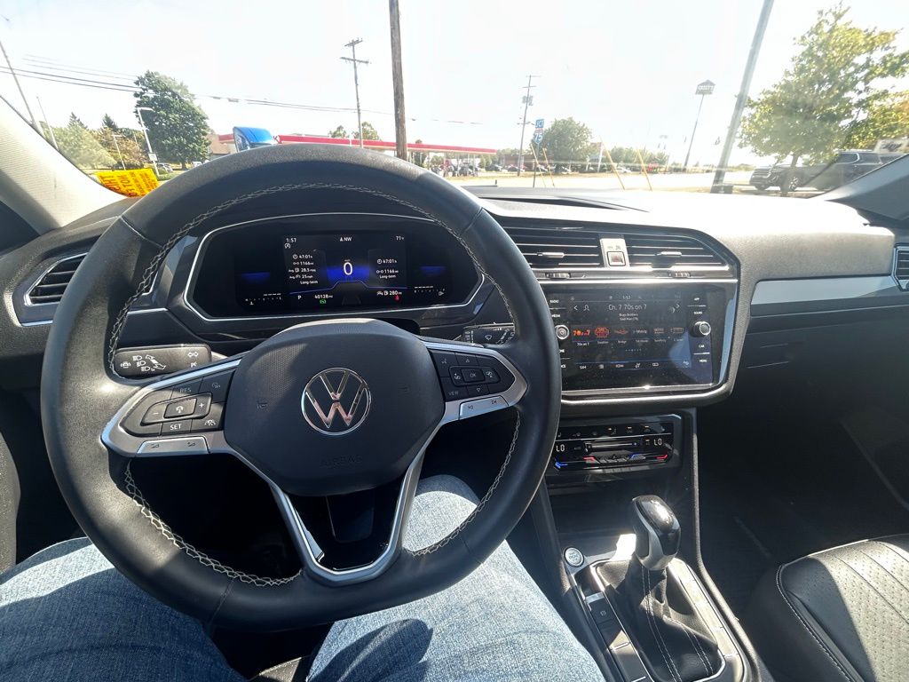 2023 Volkswagen Tiguan SE photo 9