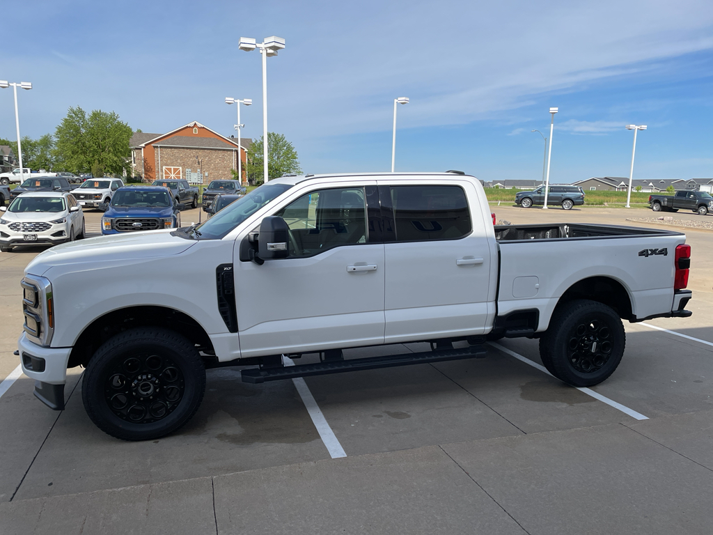 2025 Ford F-350 XLT photo 4