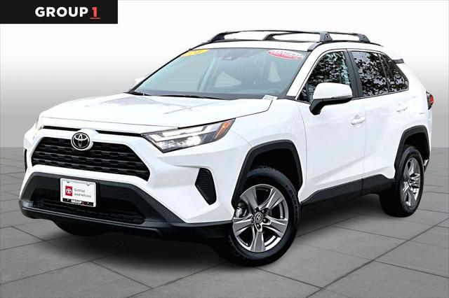 2024 Toyota RAV4 XLE's photo