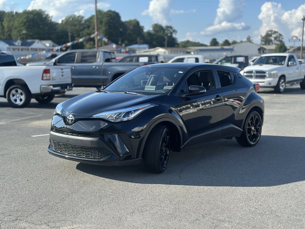 2022 Toyota C-HR XLE photo 3