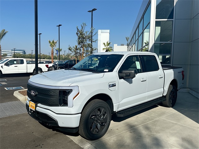 2025 Ford F-150 Lightning photo 3