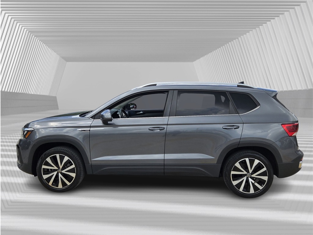 2023 Volkswagen Taos SE photo 3