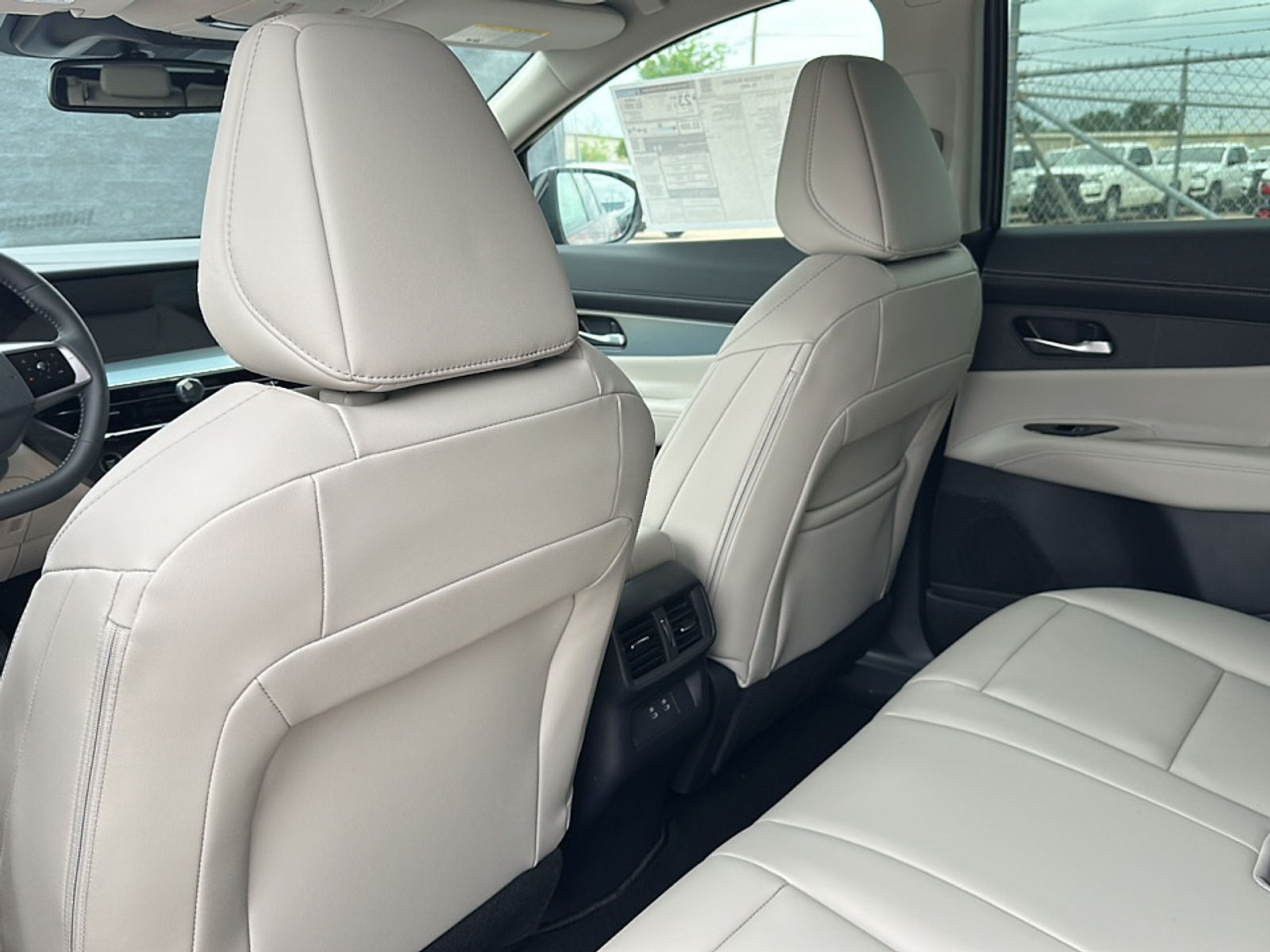 2025 Nissan Murano SL photo 7