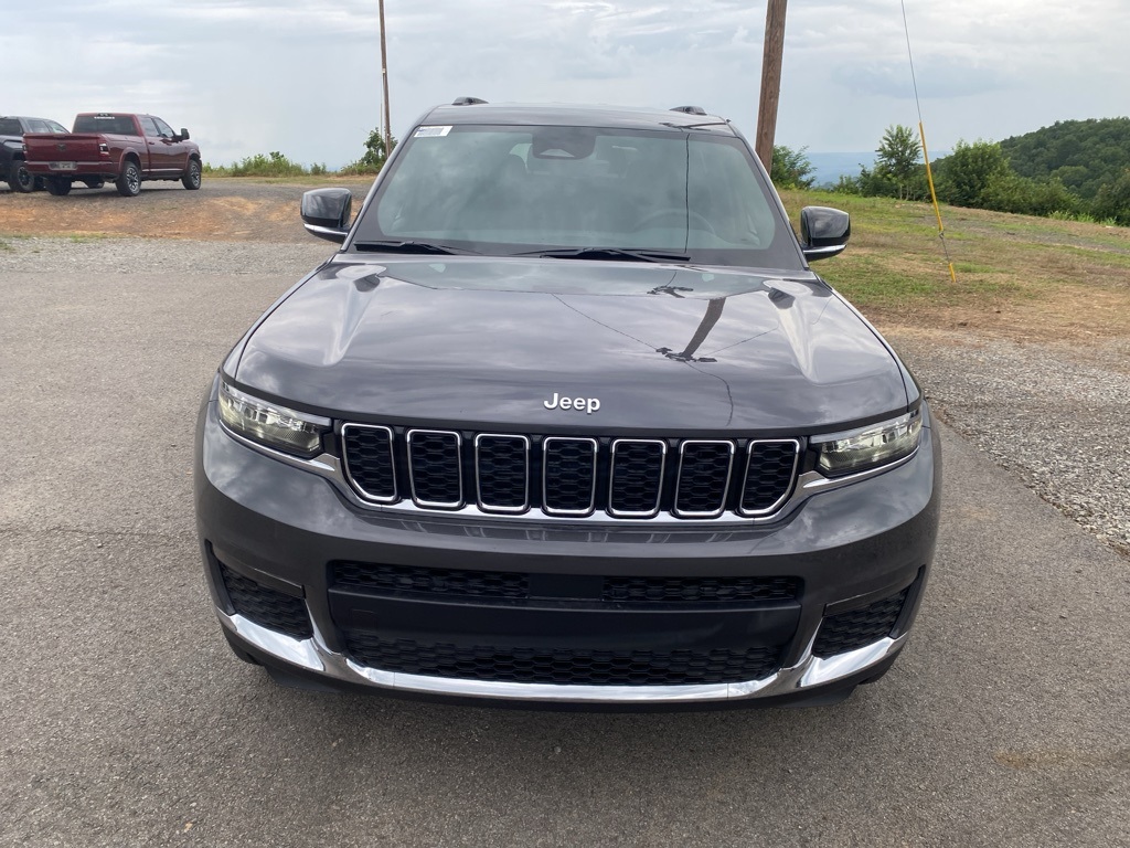 2025 Jeep Grand Cherokee Limited photo 2