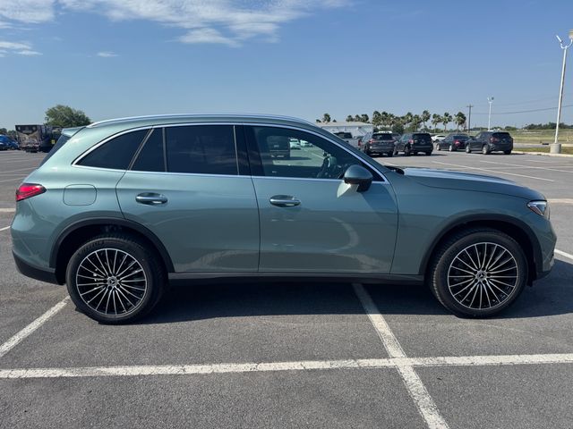 2025 Mercedes Benz GLC 300 photo 14