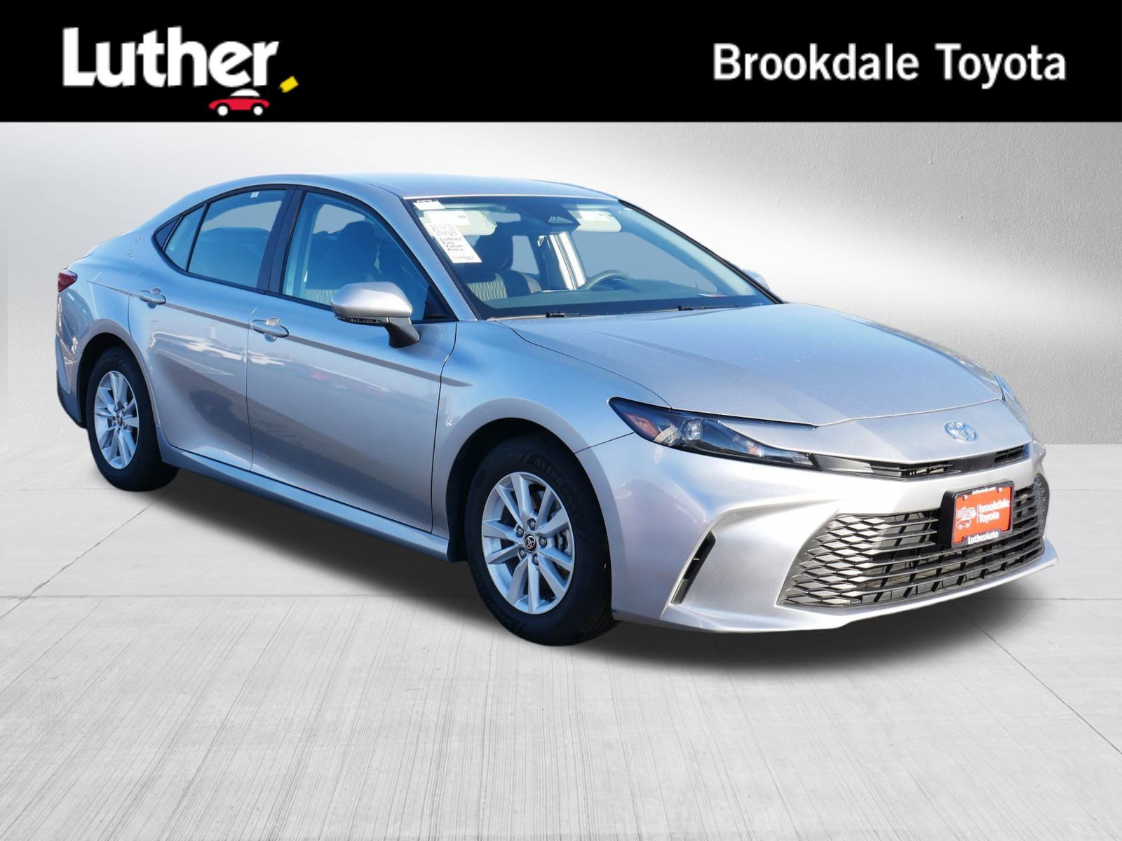 2025 Toyota Camry LE's photo