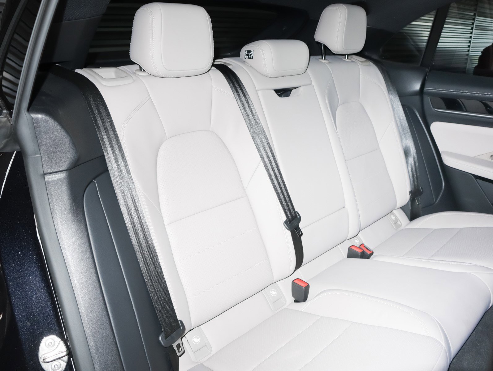2025 Porsche Macan Electric photo 6