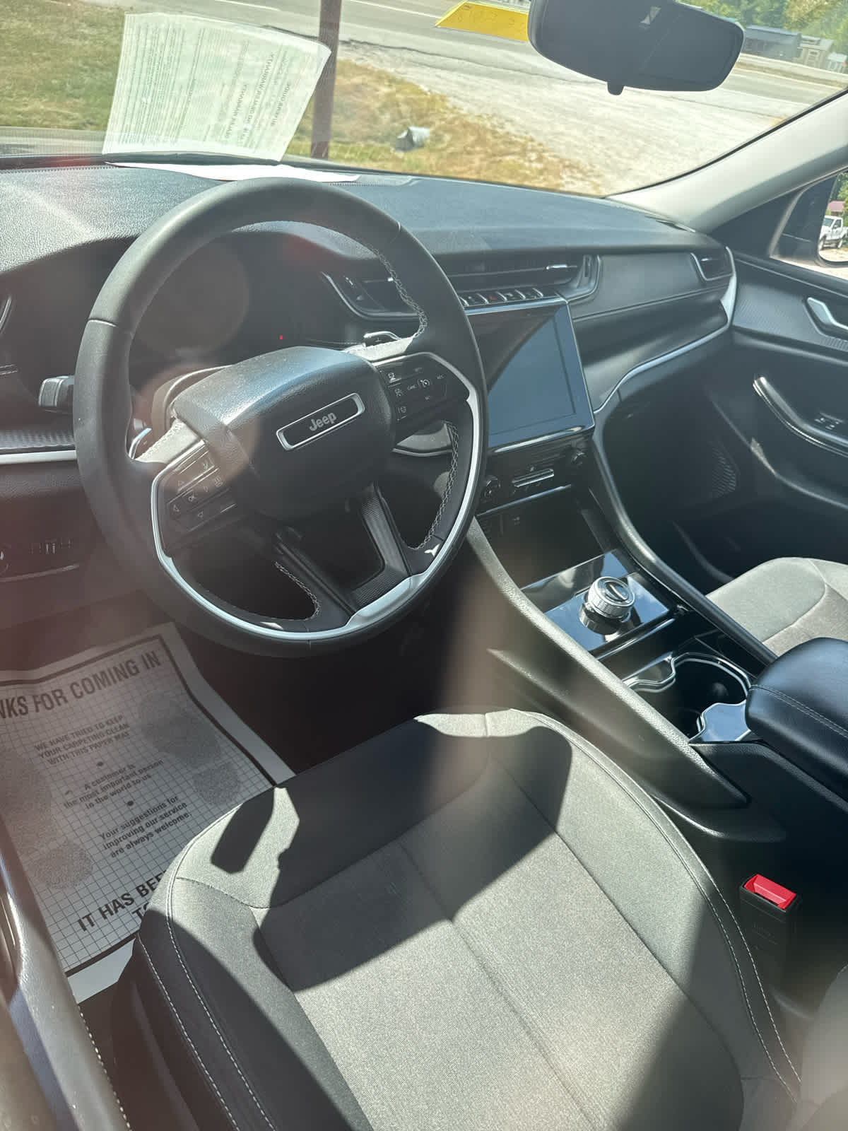 2023 Jeep Grand Cherokee Laredo photo 13