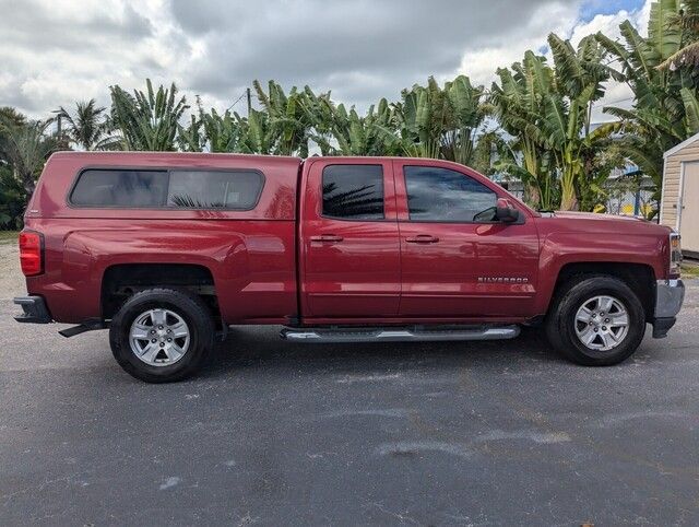 2018 Chevrolet Silverado LT photo 6
