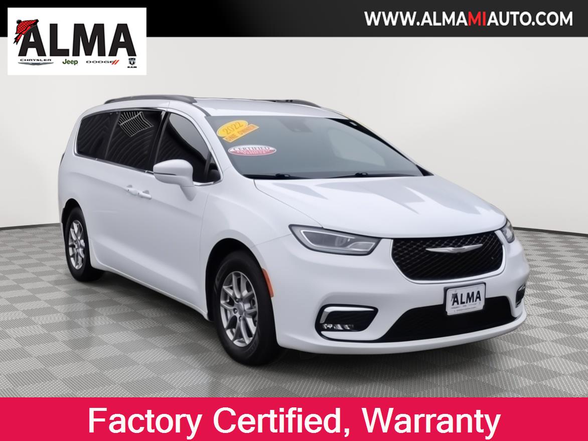 2022 Chrysler Pacifica Touring's photo