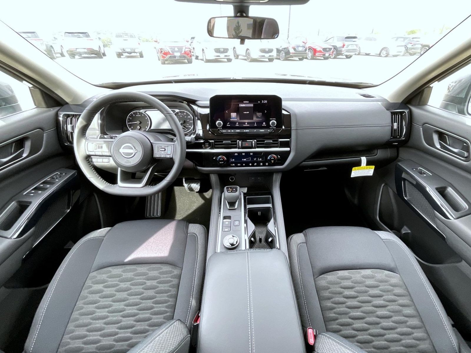 2025 Nissan Pathfinder SV photo 13
