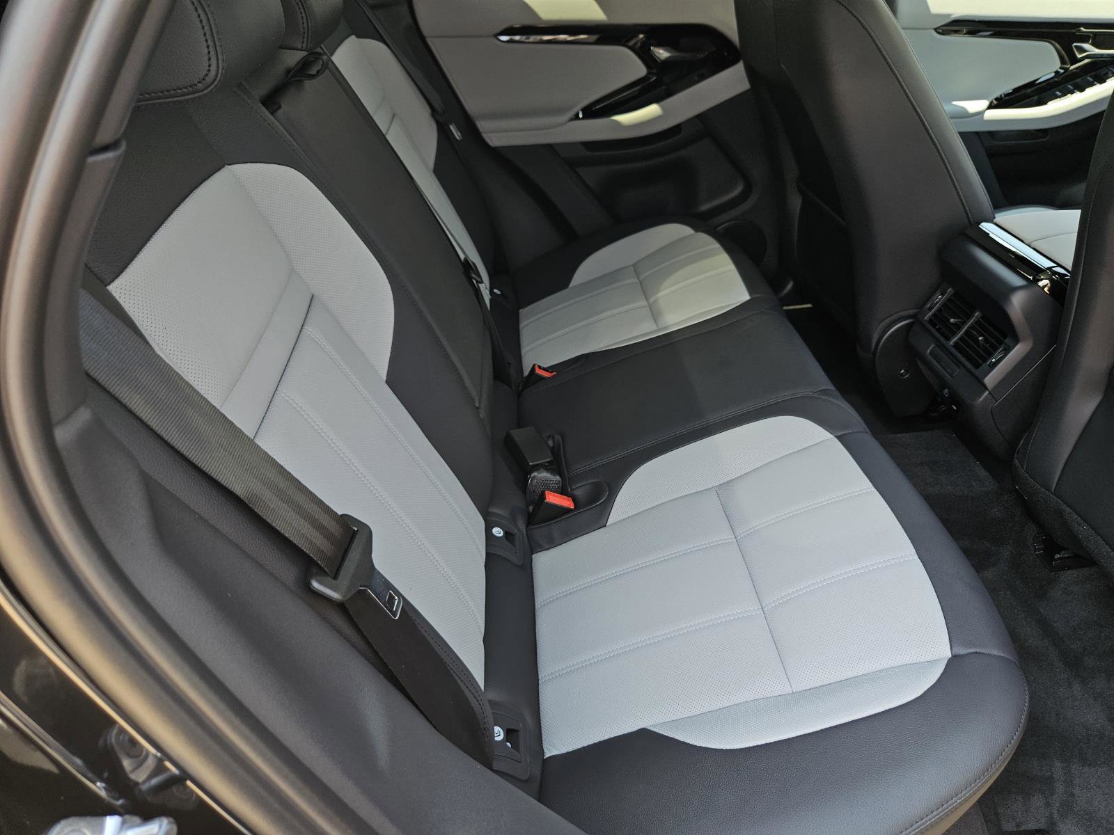 2026 Land Rover Range Rover Evoque Dynamic SE photo 29