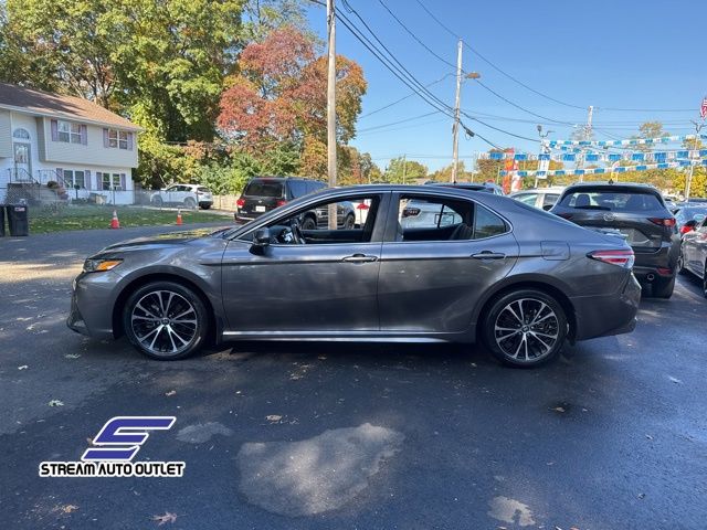 2020 Toyota Camry SE photo 4