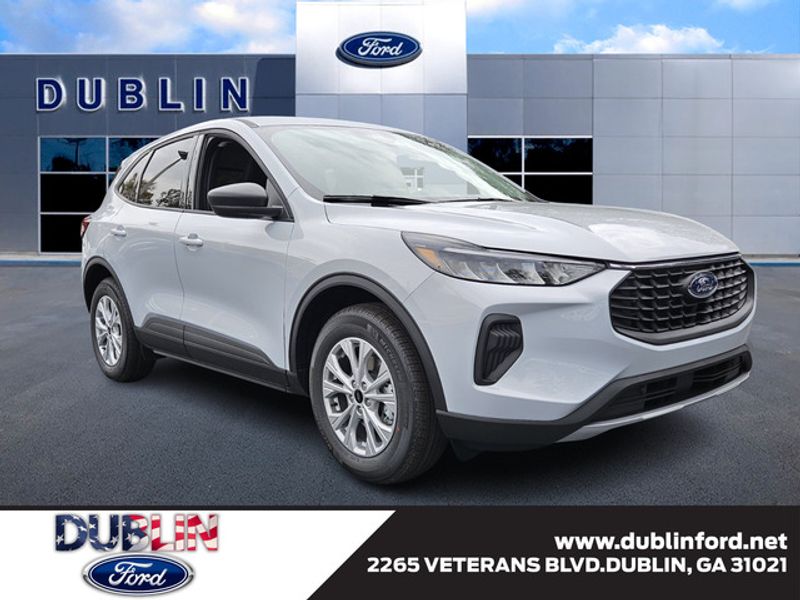 2026 Ford Escape SEL's photo