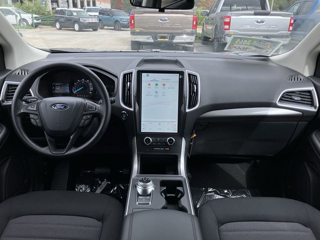 2024 Ford Edge SE photo 4