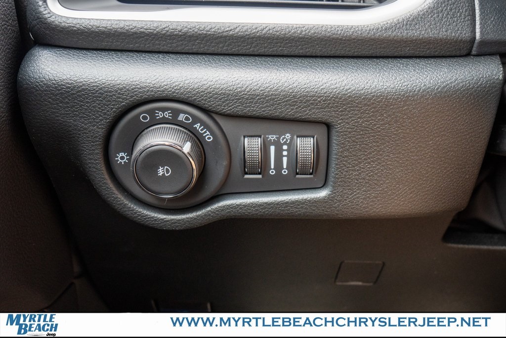 2026 Chrysler Pacifica photo 28