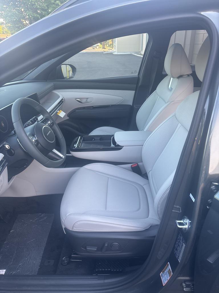 2025 Hyundai Tucson Hybrid Limited photo 4