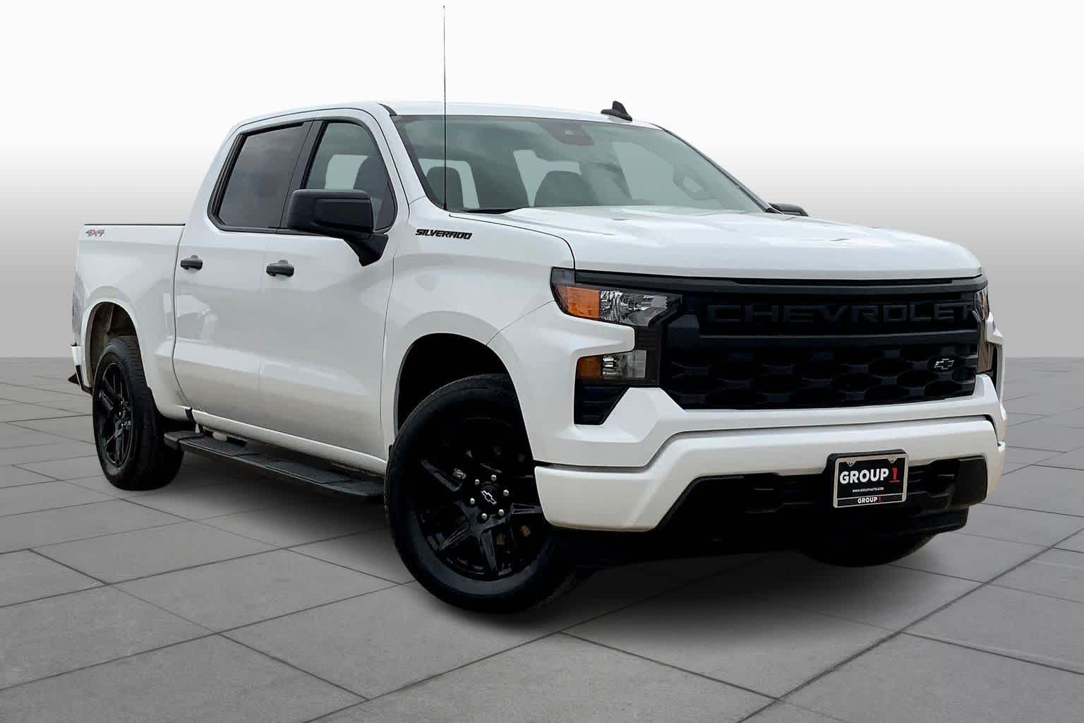 2024 Chevrolet Silverado 1500 Custom photo 2