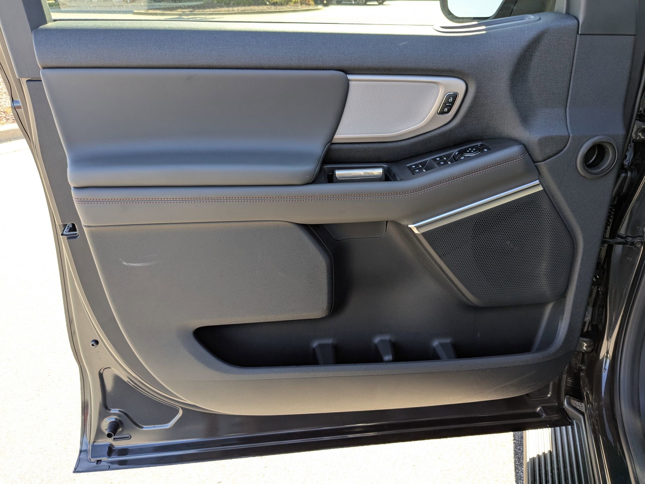 2025 Ford Expedition photo 9