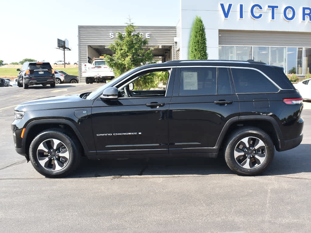 2023 Jeep Cherokee 4xe photo 2