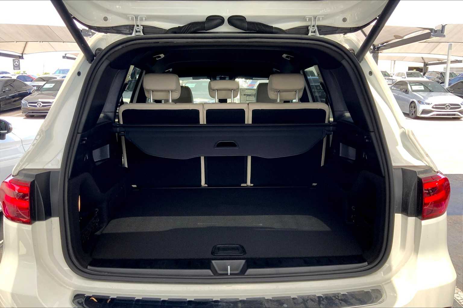 2025 Mercedes Benz GLB 250 photo 14