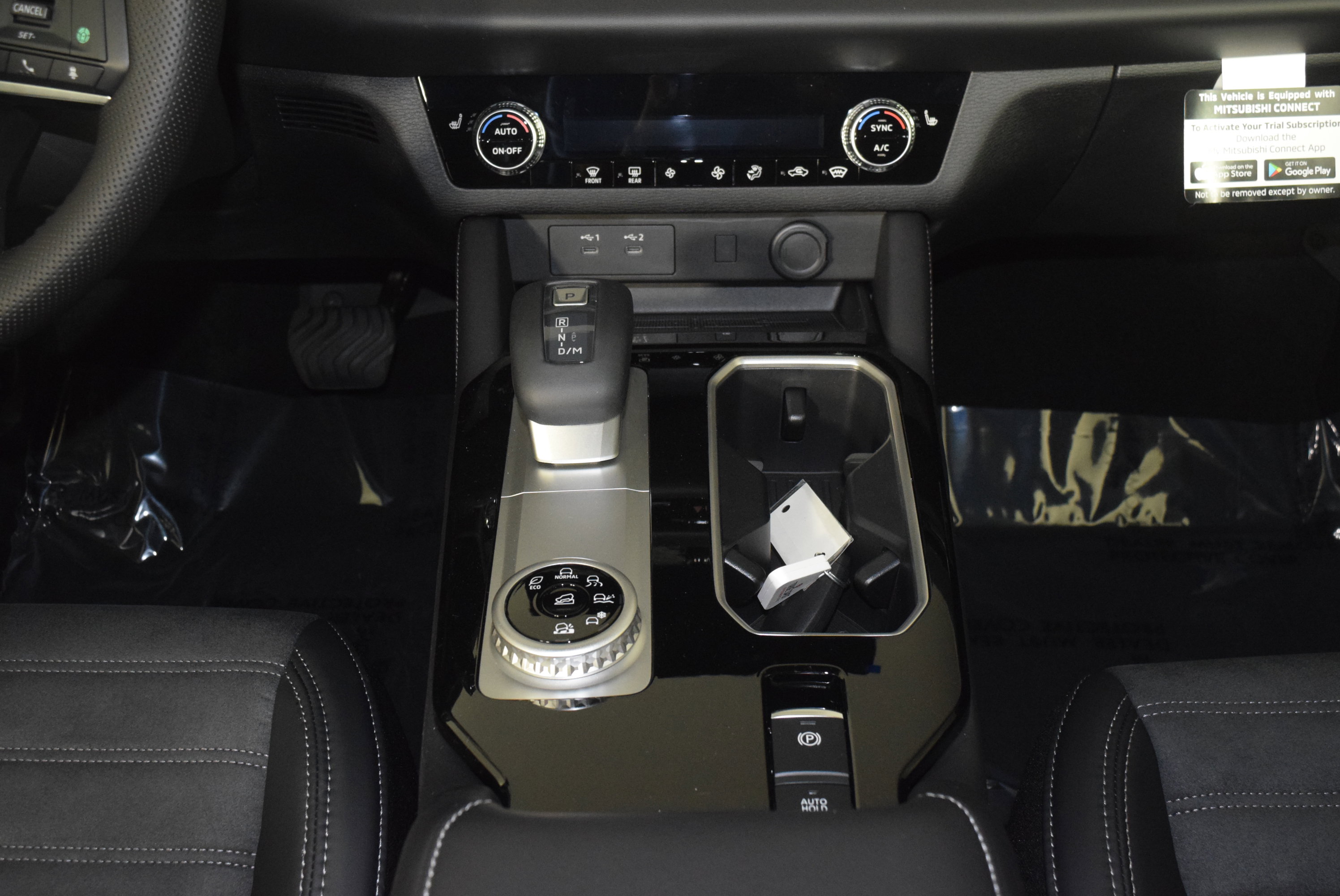 2025 Mitsubishi Outlander SE photo 13