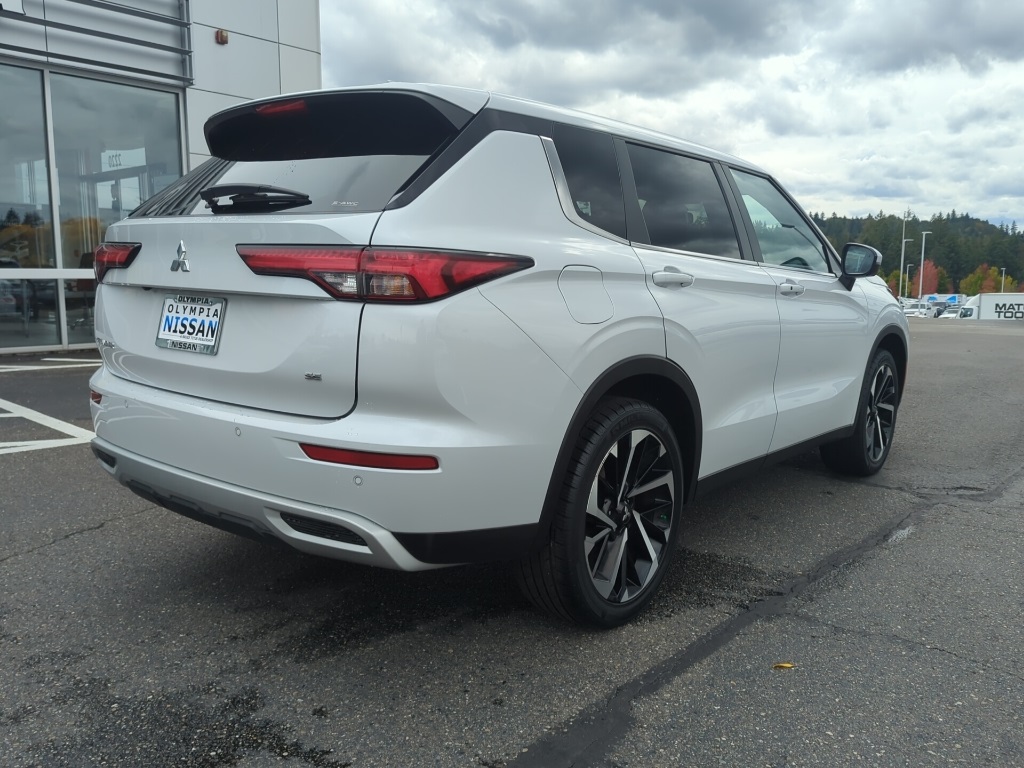 2024 Mitsubishi Outlander SE Black Edition photo 8