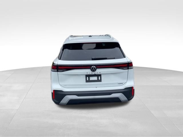 2025 Volkswagen Tiguan SE photo 4