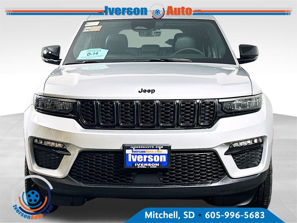 2025 Jeep Grand Cherokee Limited photo 2