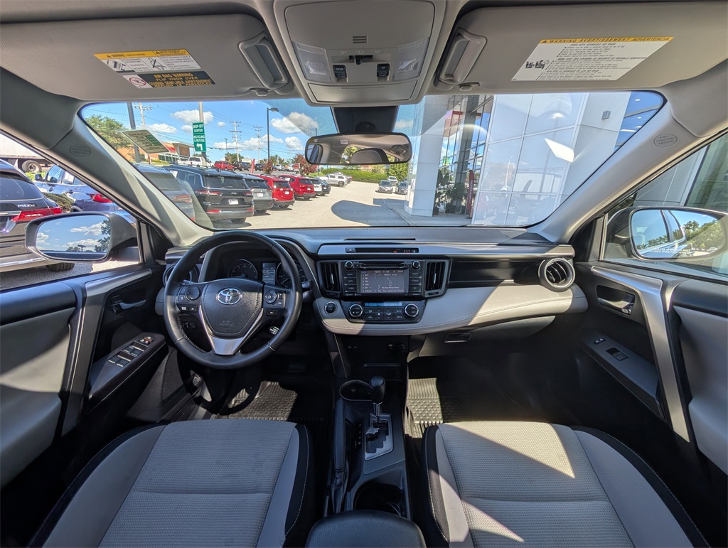 2017 Toyota RAV4 XLE photo 8