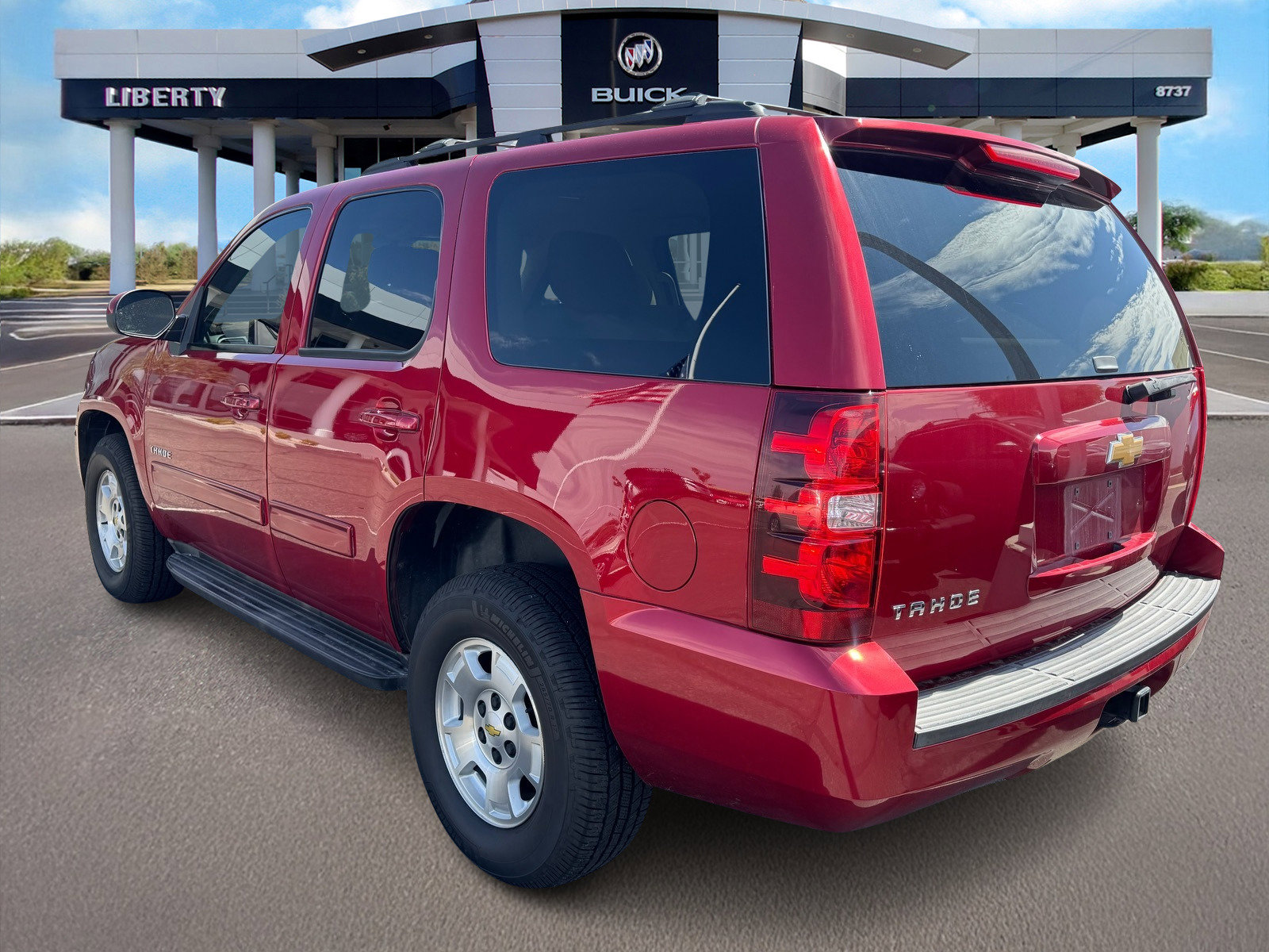2013 Chevrolet Tahoe LS photo 3