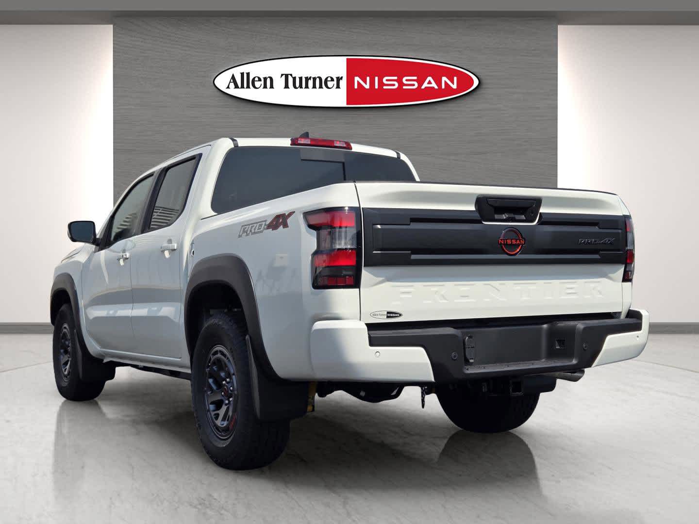 2025 Nissan Frontier Crew Cab PRO-4X photo 11
