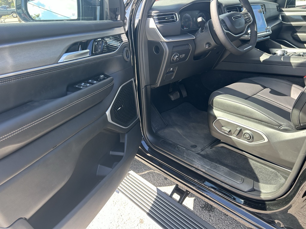 2025 Jeep Wagoneer Series II photo 7