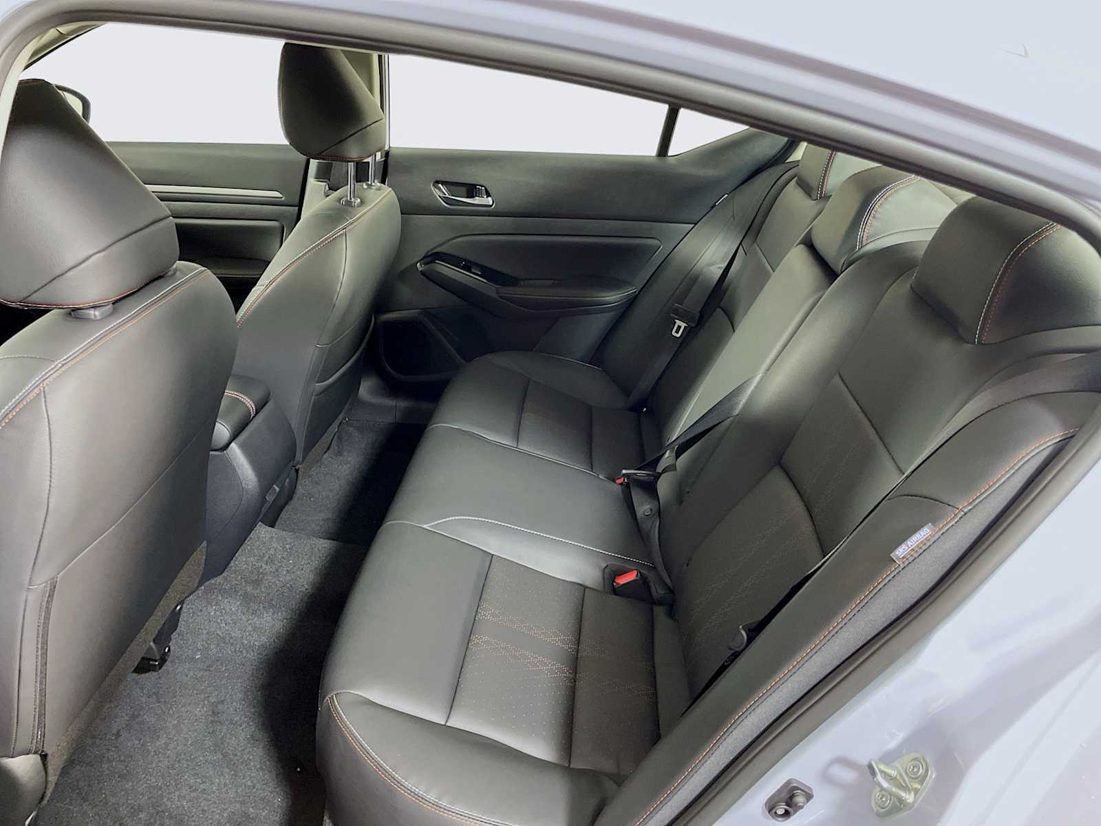 2025 Nissan Altima SR photo 3