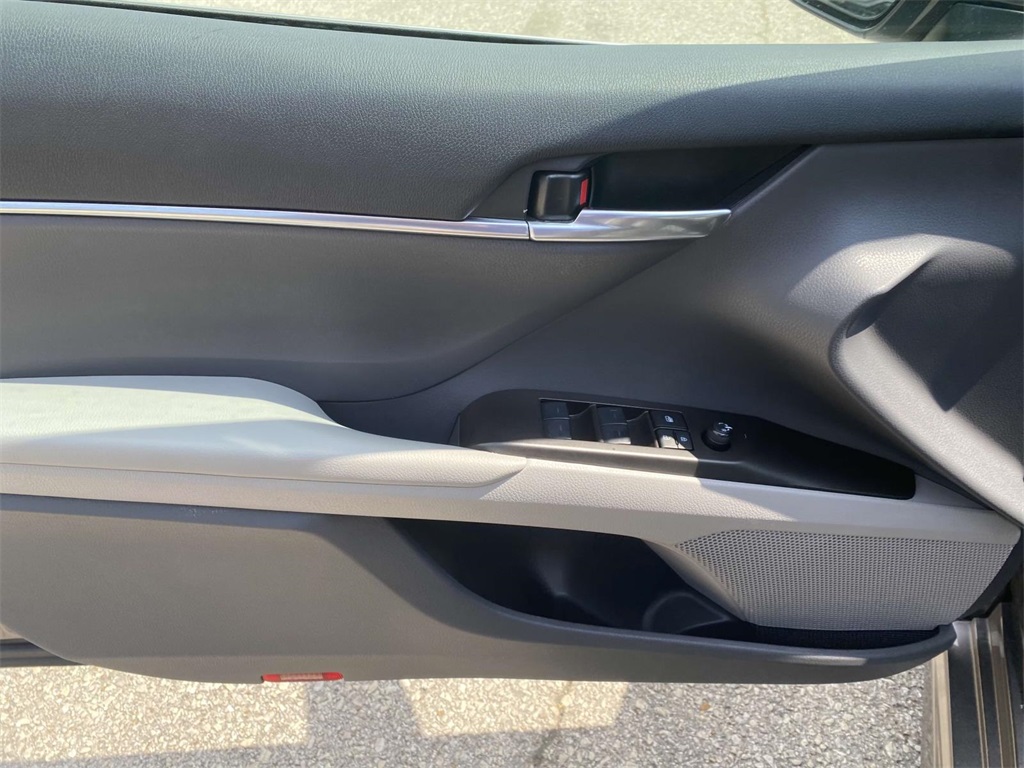 2024 Toyota Camry Hybrid SE photo 14